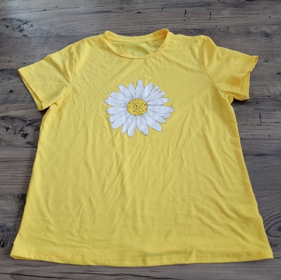 SHEIN Tops - Shein Blooming Daisy Tee size large